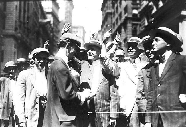 Stock trading on the New York Curb Association market, around 1916. Image via Wikimedia Commons