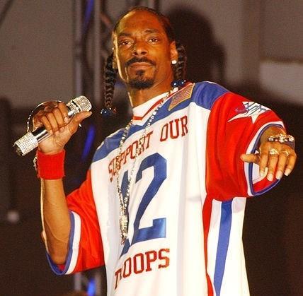 Honolulu, Hawaii. Hip Hop artist Snoop Dogg at a special concert for over 8000 military personnel and their dependents during the 2005  Bodog Salutes the Troops event.  Image: US Navy via Wikimedia Commons