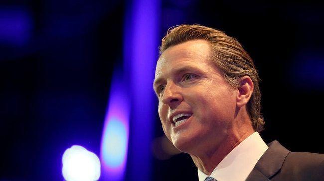 Lt. Gov. Gavin Newsom addresses the California Democratic Party Convention on May 16, 2015. (Irfan Khan / Los Angeles Times)