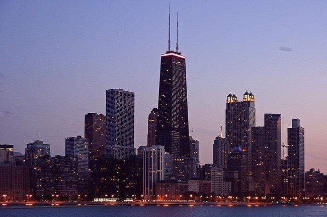 Chicago skyline at evening. Image: Bert Kaufmann via Wikimedia Commons