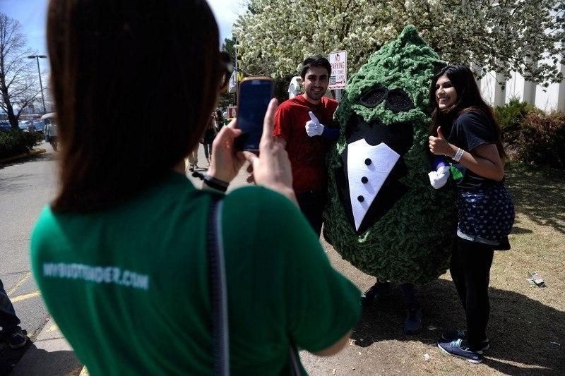Image of marijuana tourists in Denver for 420