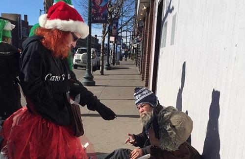 Volunteers in Denver give away free pot to the homeless on Christmas Eve, to raise awareness about homelessness. Image: Denver7 reporter Jennifer Kovaleski