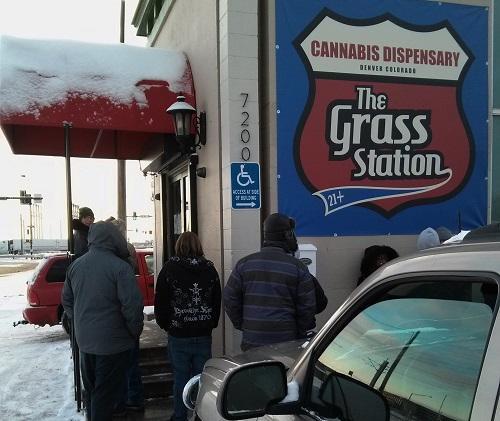 Dozens line up in bitter cold weather outside The Grass Station in Denver, ahead of the store’s Black Friday sales. Image: WeedWorthy.com