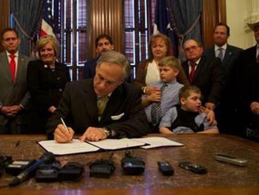 Image of Texas Gov. Greg Abbott signing a bill June 1st 2015 legalizing medical cannabis for epilepsy.