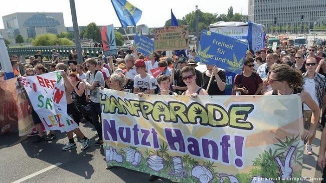 19th annual "Hanfparade" (hemp parade) in Berlin. Image via Deutche Welle.