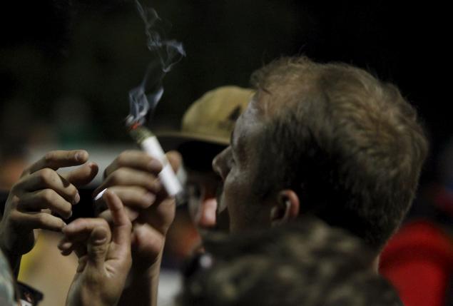 Marijuana enthusiasts gather after midnight to celebrate the legalization of recreational use of marijuana in Portland, Oregon July 1, 2015. Reuters/Steve Dipaola