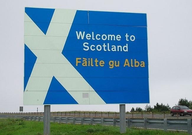 Welcome to Scotland sign. Image: Amanda Slater via Wikimedia Commons