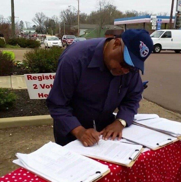 Image of petition signer for marijuana legalization in Mississippi