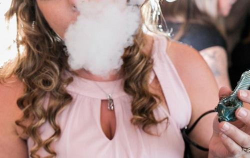 Here’s What You Need to Know to Throw a Lit Weed Wedding - Cannabis News