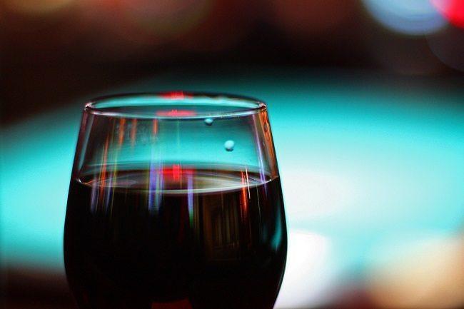 Red wine reflects the light from a restaurant. Image: U.S. Dept. of Agriculture via Wikimedia Commons