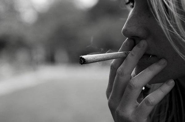 Young woman smoking a joint. Image: Ashton via Wikimedia Commons