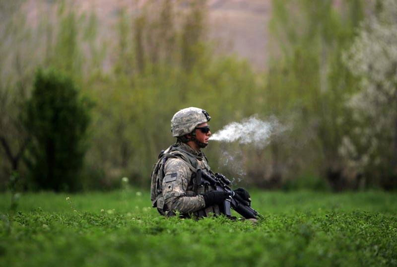 Image of a US soldier smoking